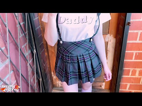 ❤️ Məktəbli qız öz sikini dərindən çəkir və dərslər yerinə sikik edir. ❌ Porn video bizdə ﹏