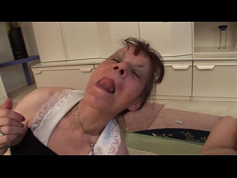 ❤️ İki nənənin və bir babanın üçlü var ❌ Porn video bizdə ﹏
