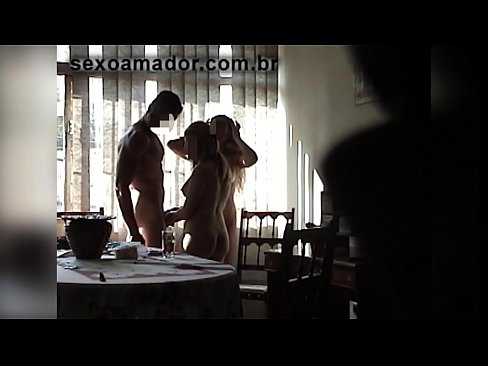 ❤️ Seks dostları nəhəng kişini və onunla birlikdə bir üçlüyü dəvət edirlər ❌ Porn video bizdə ﹏