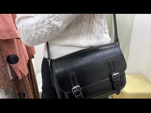 ❤️ Gənc qadın FeralBerry-nin fitinq otağında dildo ilə ictimai masturbasiyası ❌ Porn video bizdə ﹏