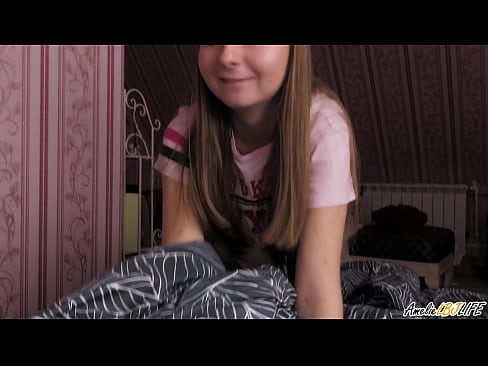 ❤️ Blondie onun BFF-ni dərindən sorur və ağzına boşaldır ❌ Porn video bizdə ﹏